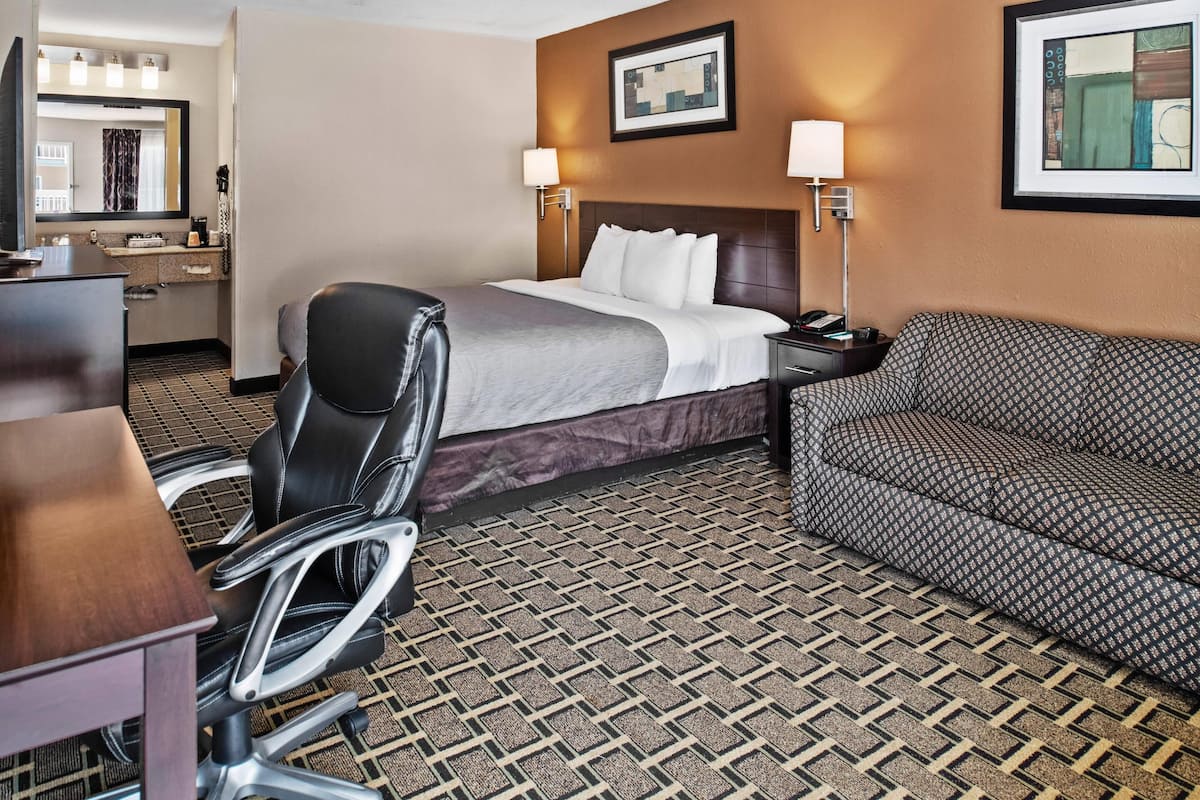 Desk, iron/ironing board, free WiFi, bed sheets