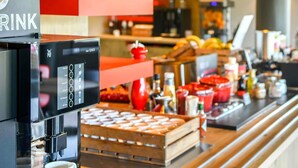 A coffee machine with options for espresso, coffee, cappuccino, hot chocolate, and hot water. - ibis Brussels Erasmus (Brussels)