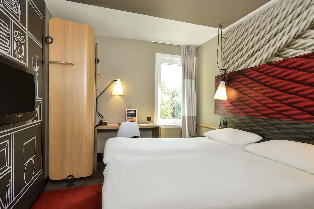 Superior Twin Room, 2 Single Beds | Desk, blackout curtains, iron/ironing board, free WiFi