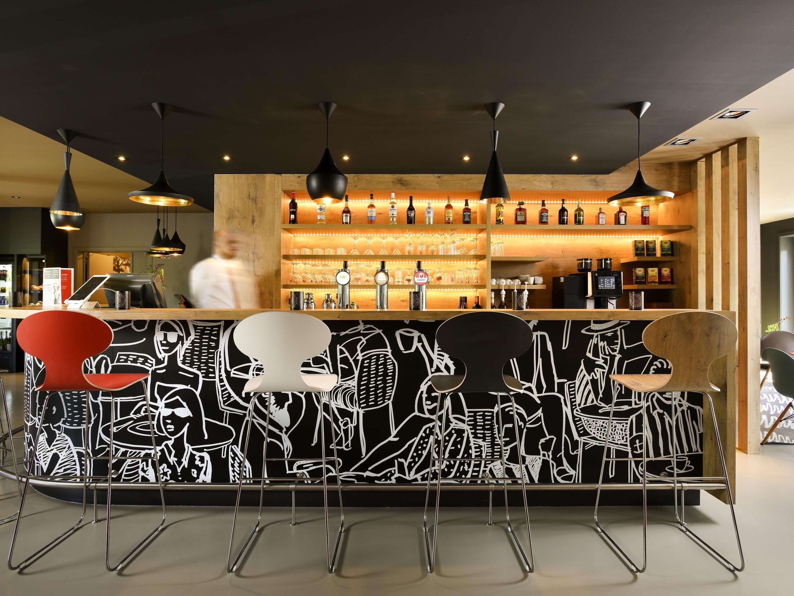 Bar (trong khuôn viên)