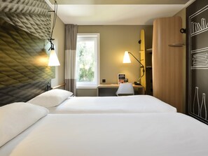 Desk, blackout drapes, iron/ironing board, free WiFi - ibis Brussels Erasmus (Brussels)