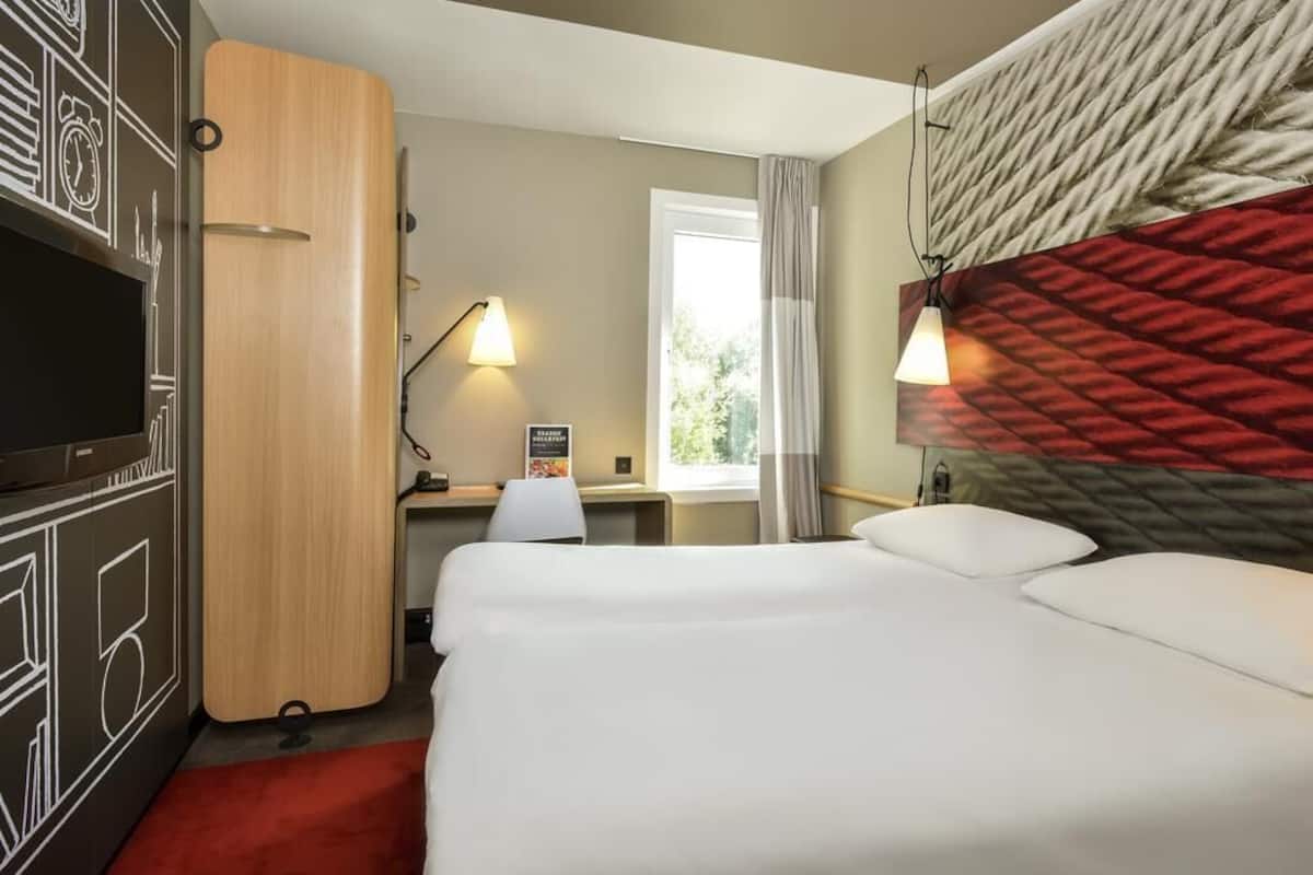 Superior Twin Room, 2 Single Beds | Desk, blackout curtains, iron/ironing board, free WiFi