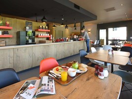 Dagelijks ontbijtbuffet (EUR 18 per persoon)