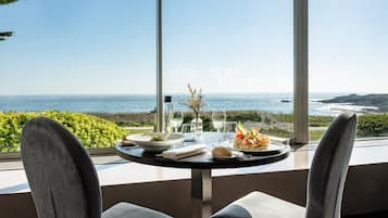 Frühstück, Mittagessen, Abendessen, französische Küche, Blick aufs Meer