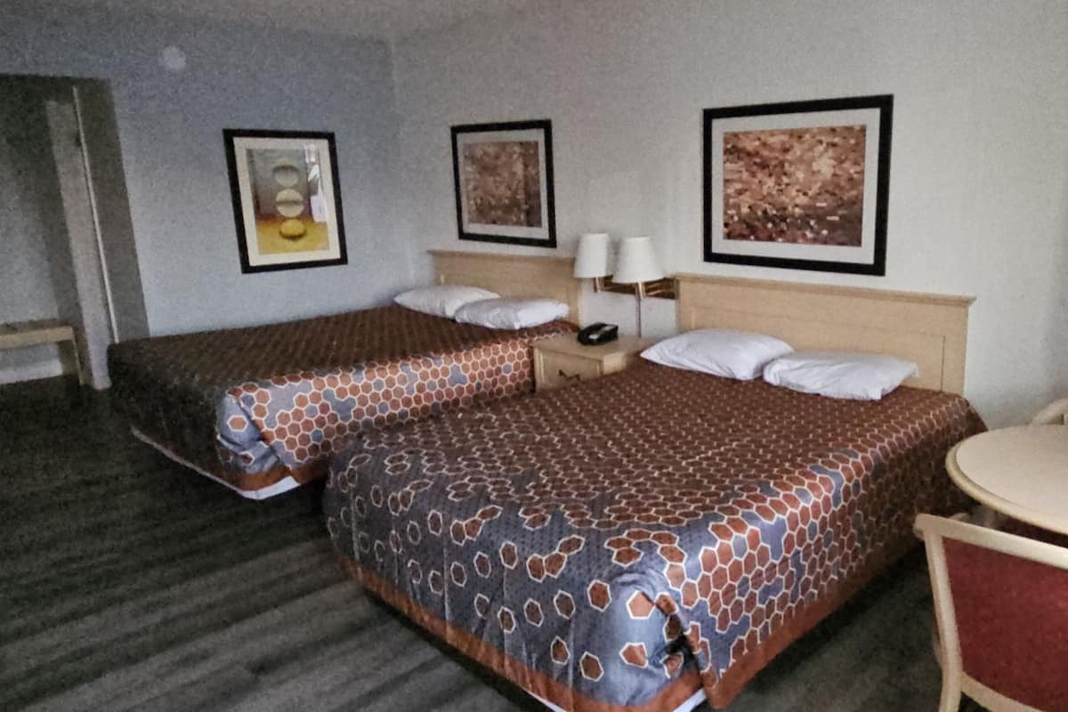 In-room safe, free WiFi, bed sheets