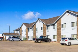 Exterior - Econo Lodge Inn & Suites Pekin - Peoria Area (Pekin)