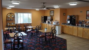 Coffee service - Econo Lodge Inn & Suites Pekin - Peoria Area (Pekin)