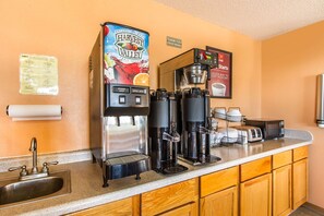 Breakfast area - Econo Lodge Inn & Suites Pekin - Peoria Area (Pekin)