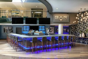 3 bars/lounges, lobby lounge - Sheraton Greensboro at Four Seasons (Greensboro)