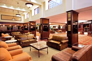3 bars/lounges, lobby lounge