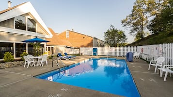 Sæsonbestemt udendørs pool