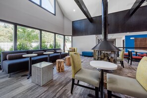 Lobby - Quality Inn Morgantown (Morgantown)