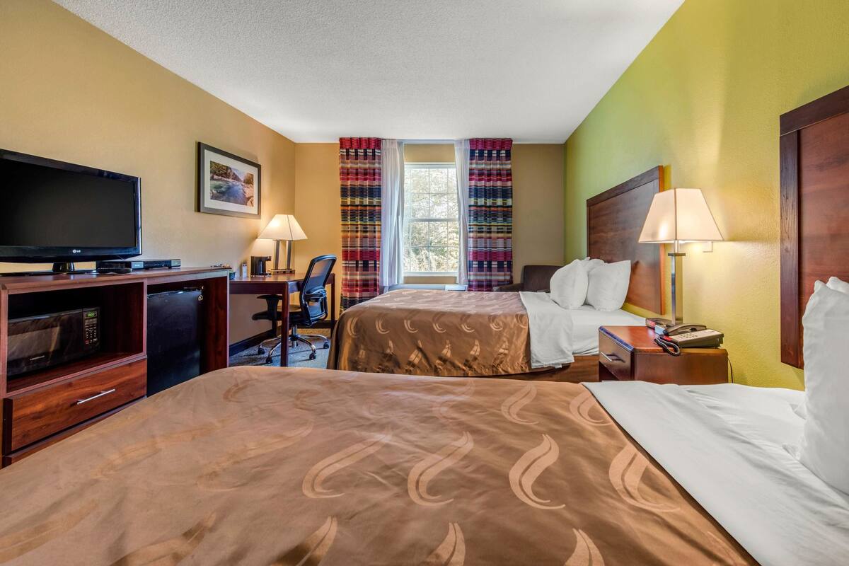 In-room safe, desk, iron/ironing board, free cots/infant beds