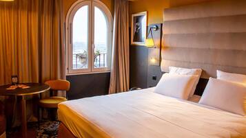 Privilege, Room, 1 Double Bed | Minibar, in-room safe, desk, blackout drapes