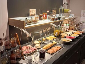 Dagelijks ontbijtbuffet (toeslag)