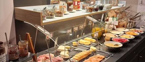 Frokostbuffé hver dag (EUR 21 per person)