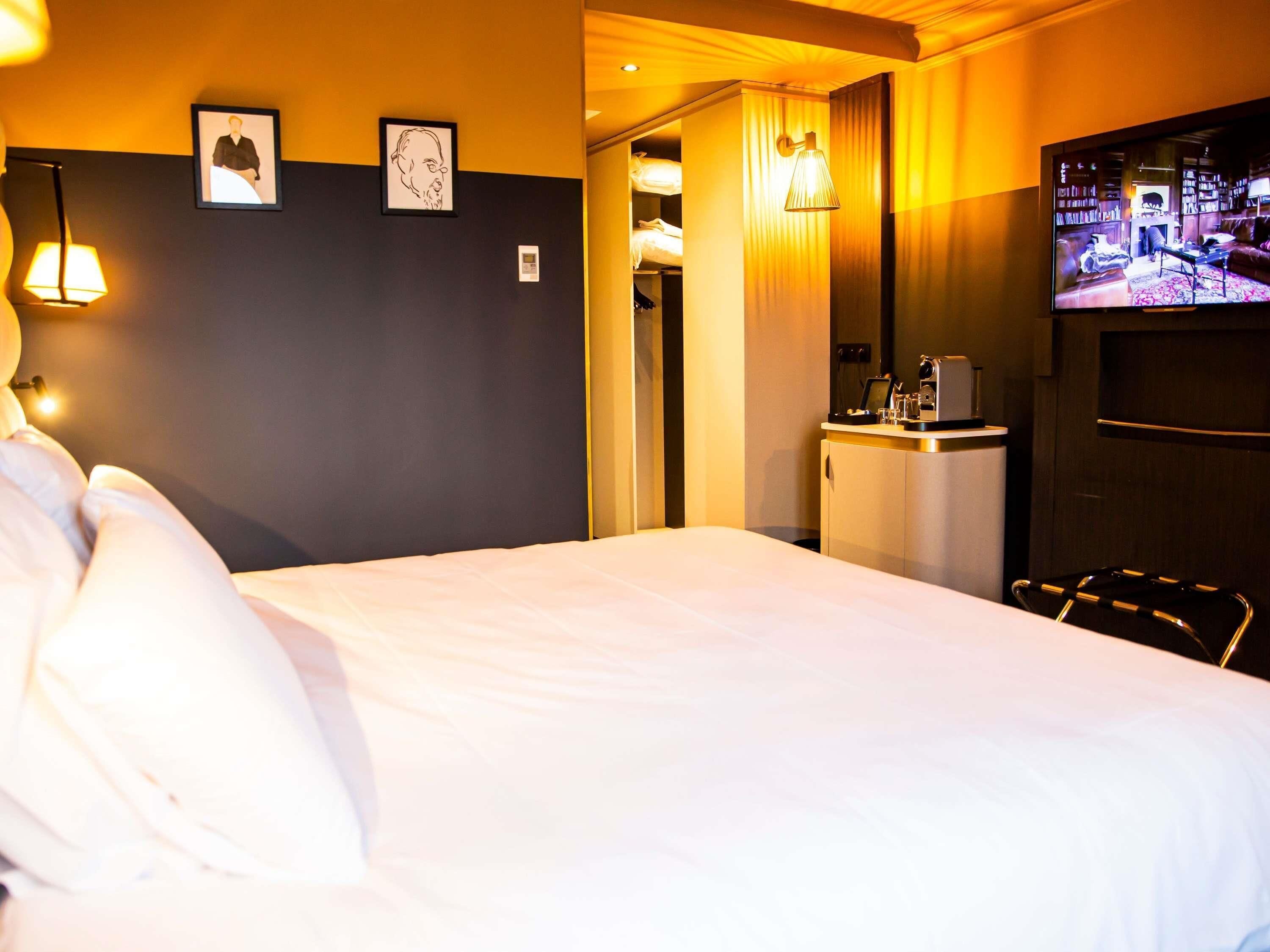 privilege, room, 1 double bed | minibar, in-room safe, desk, blackout curtains