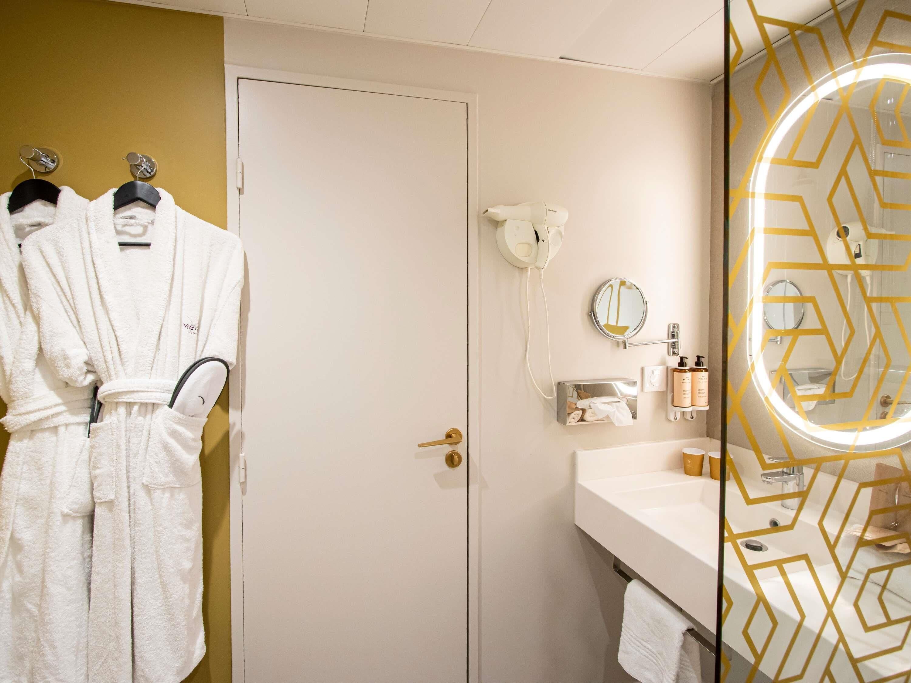 privilege, room, 1 double bed | minibar, in-room safe, desk, blackout curtains