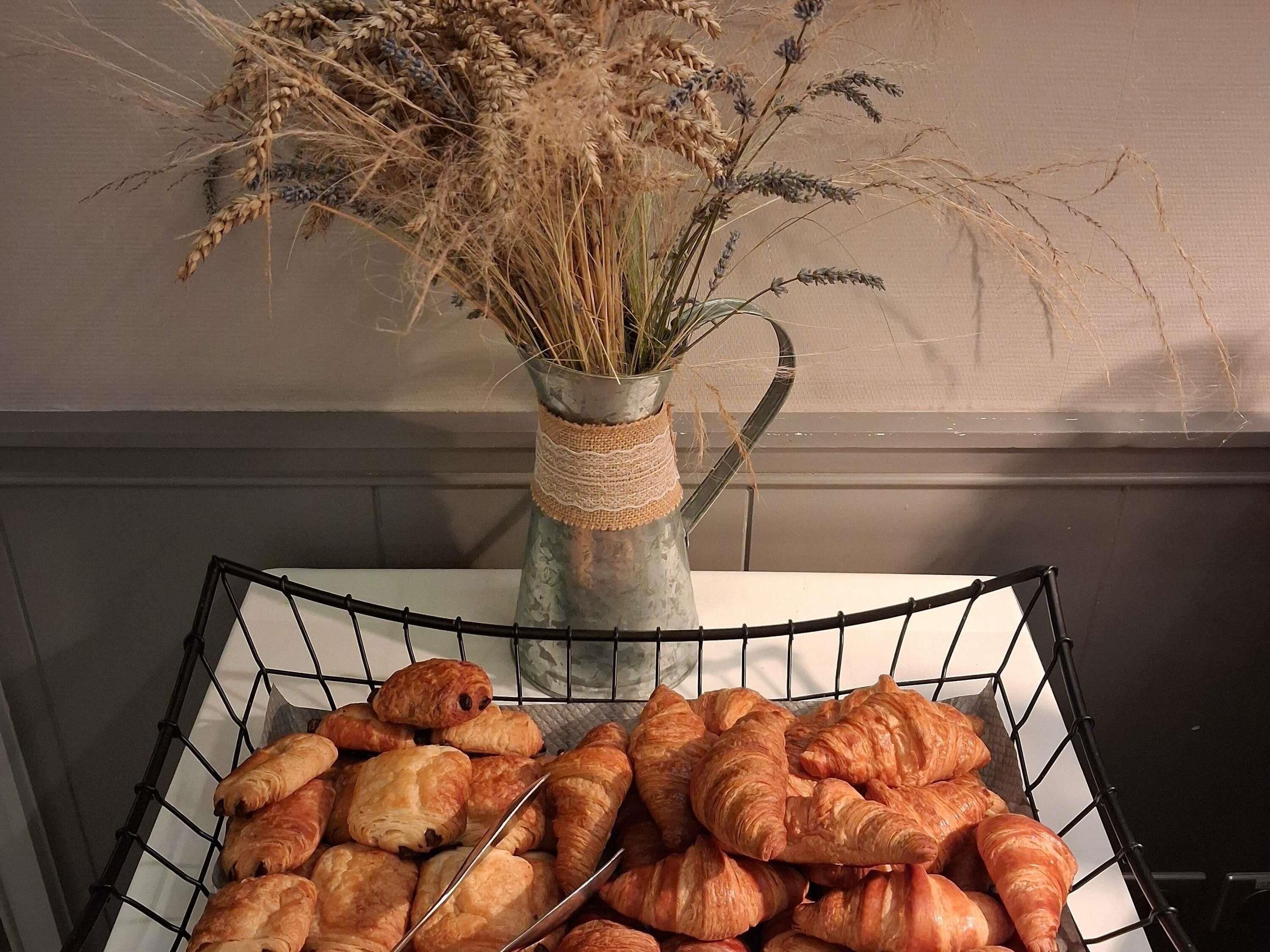 daily buffet breakfast (eur 16 per person)