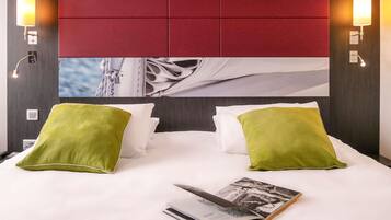 Chambre Standard, 1 trĂšs grand lit | Minibar, coffres-forts dans les chambres, bureau, rideaux occultants