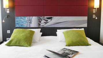 Minibar, caja de seguridad en la habitación y escritorio