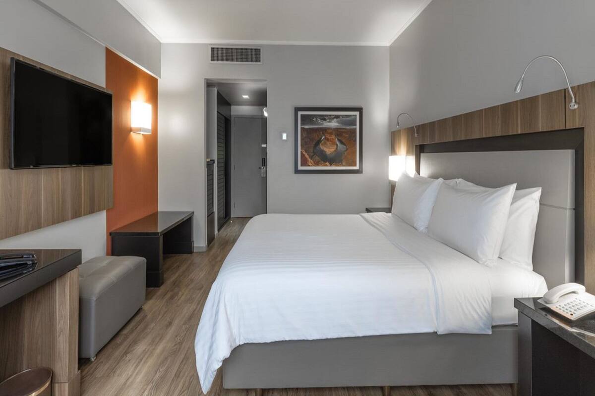 Premium bedding, minibar, in-room safe, desk