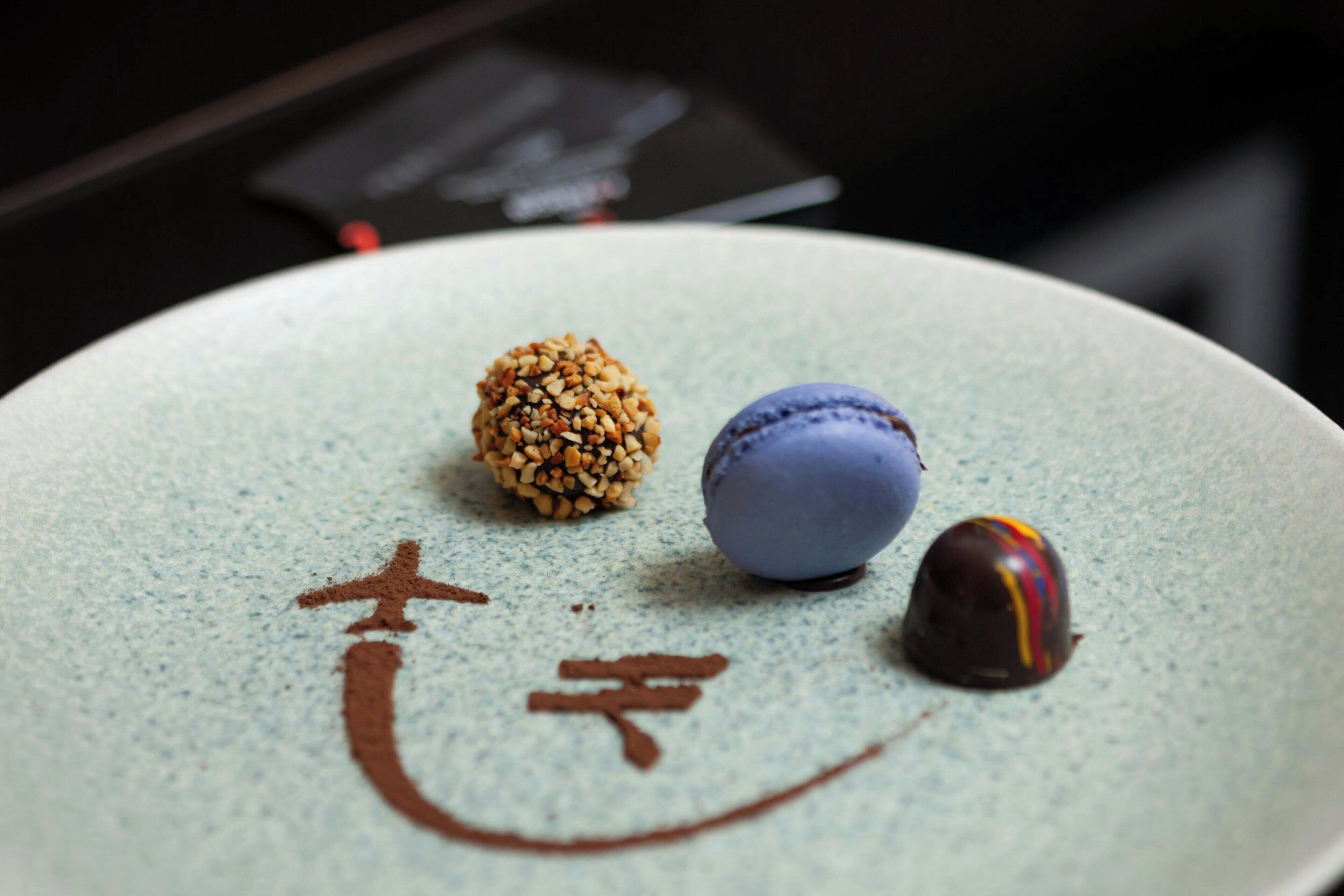 breakfast, lunch and dinner served