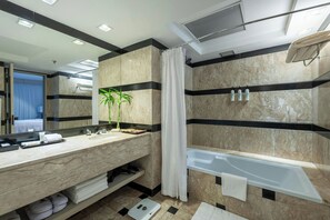 Free toiletries, hair dryer, bidet, towels - Sao Paulo Airport Marriott Hotel (Guarulhos)