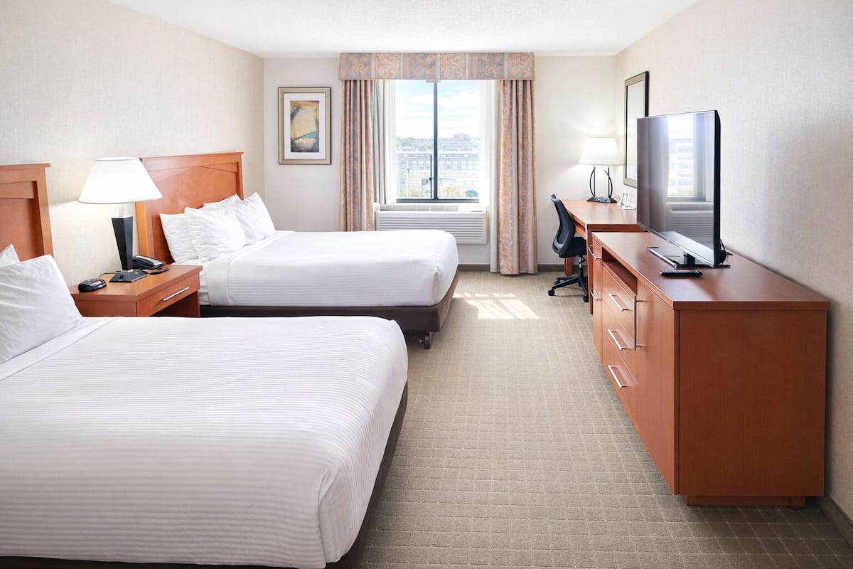 Pillowtop-Betten, Schreibtisch, laptopgeeigneter Arbeitsplatz