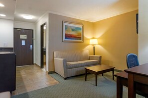 Pillowtop beds, desk, laptop workspace, iron/ironing board - Best Western Davison Inn (Davison)