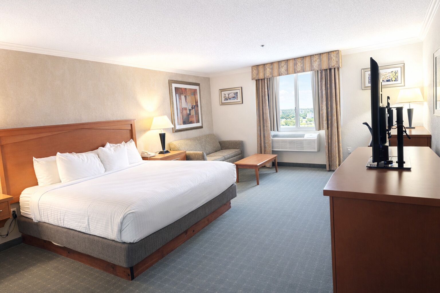 Suite, 1 King-Bett, Nichtraucher, Whirlpool (with Sofabed) | Pillowtop-Betten, Schreibtisch, laptopgeeigneter Arbeitsplatz