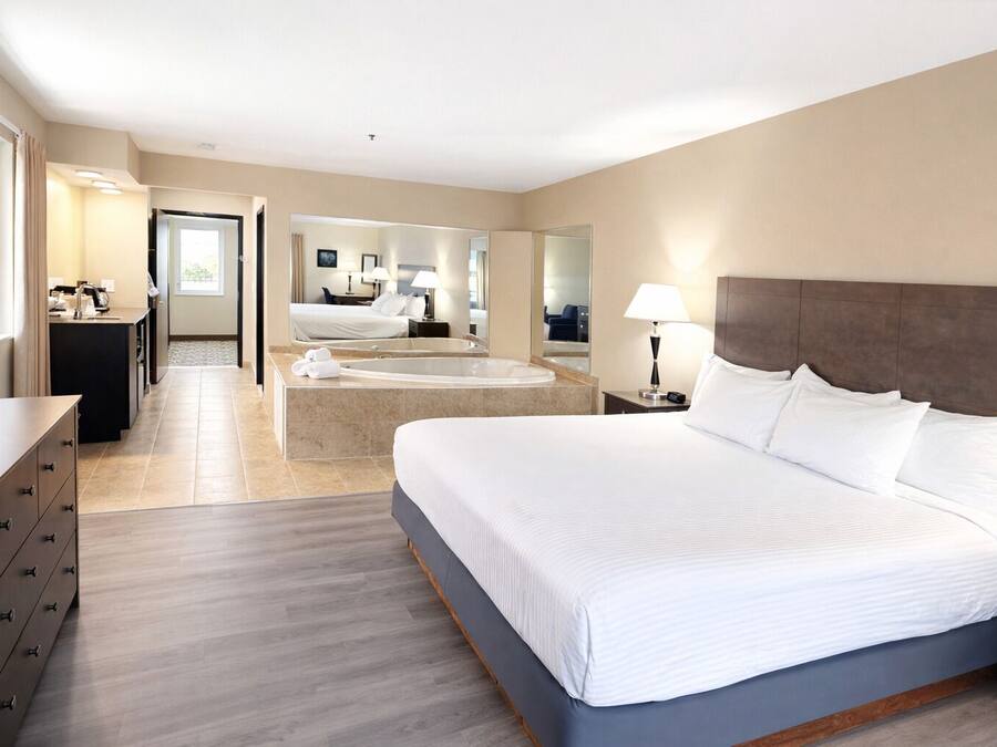 Materassi a doppio strato, una scrivania, postazione laptop