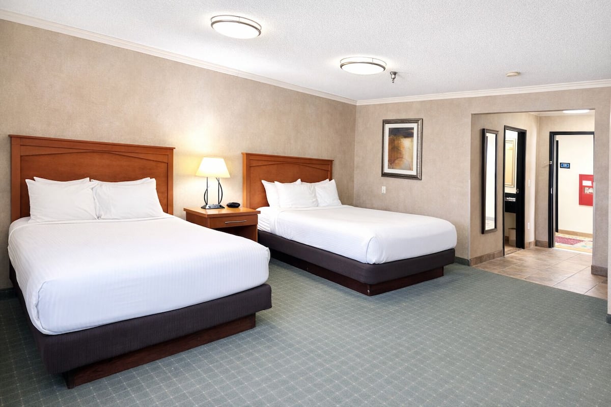 Suite, 2 Queen Beds, Non Smoking, Refrigerator & Microwave