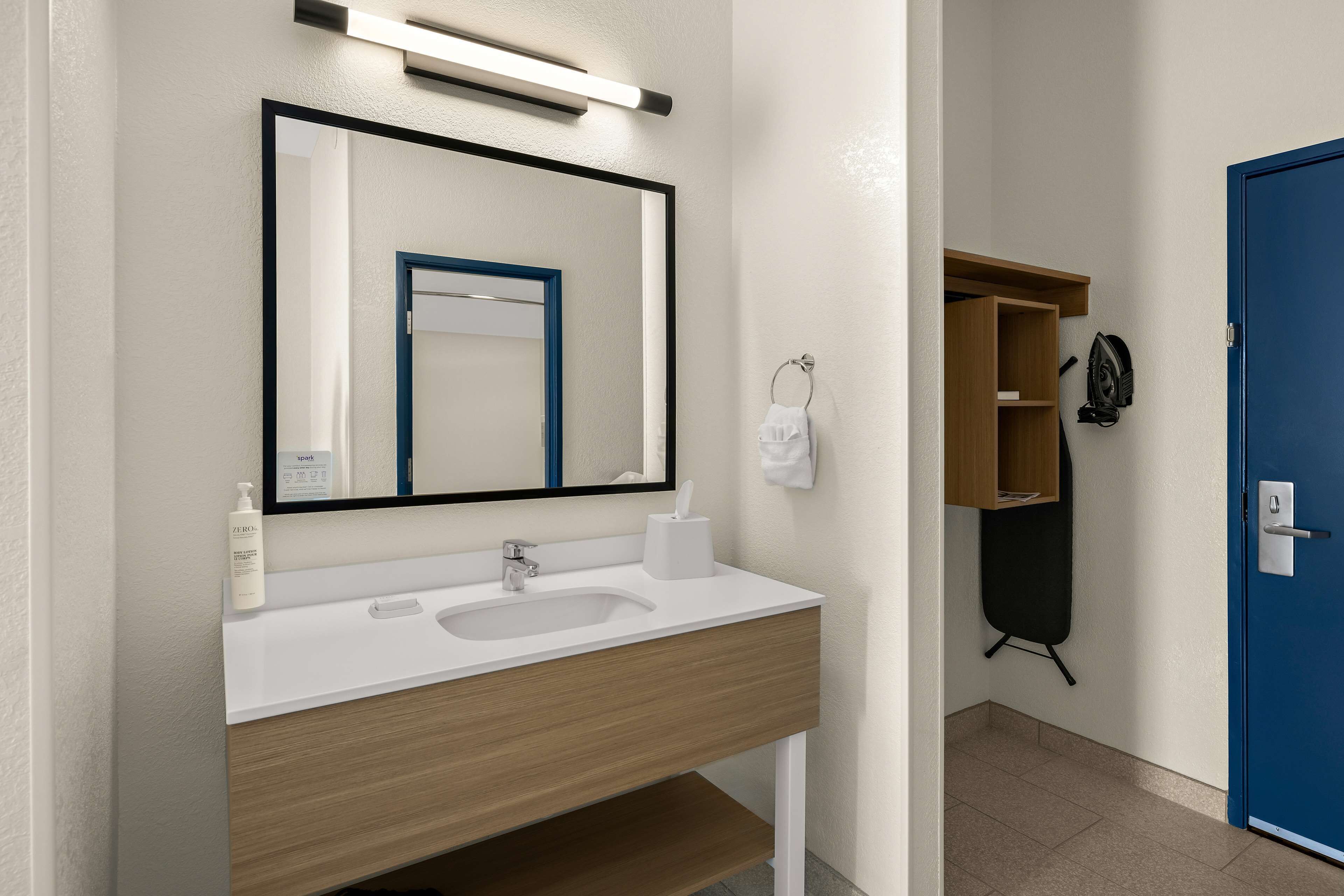 combined shower/bathtub, free toiletries, hair dryer, towels