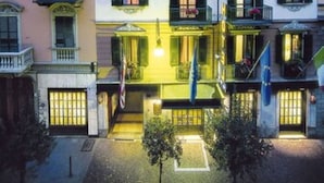 住宿正面 (夜晚)