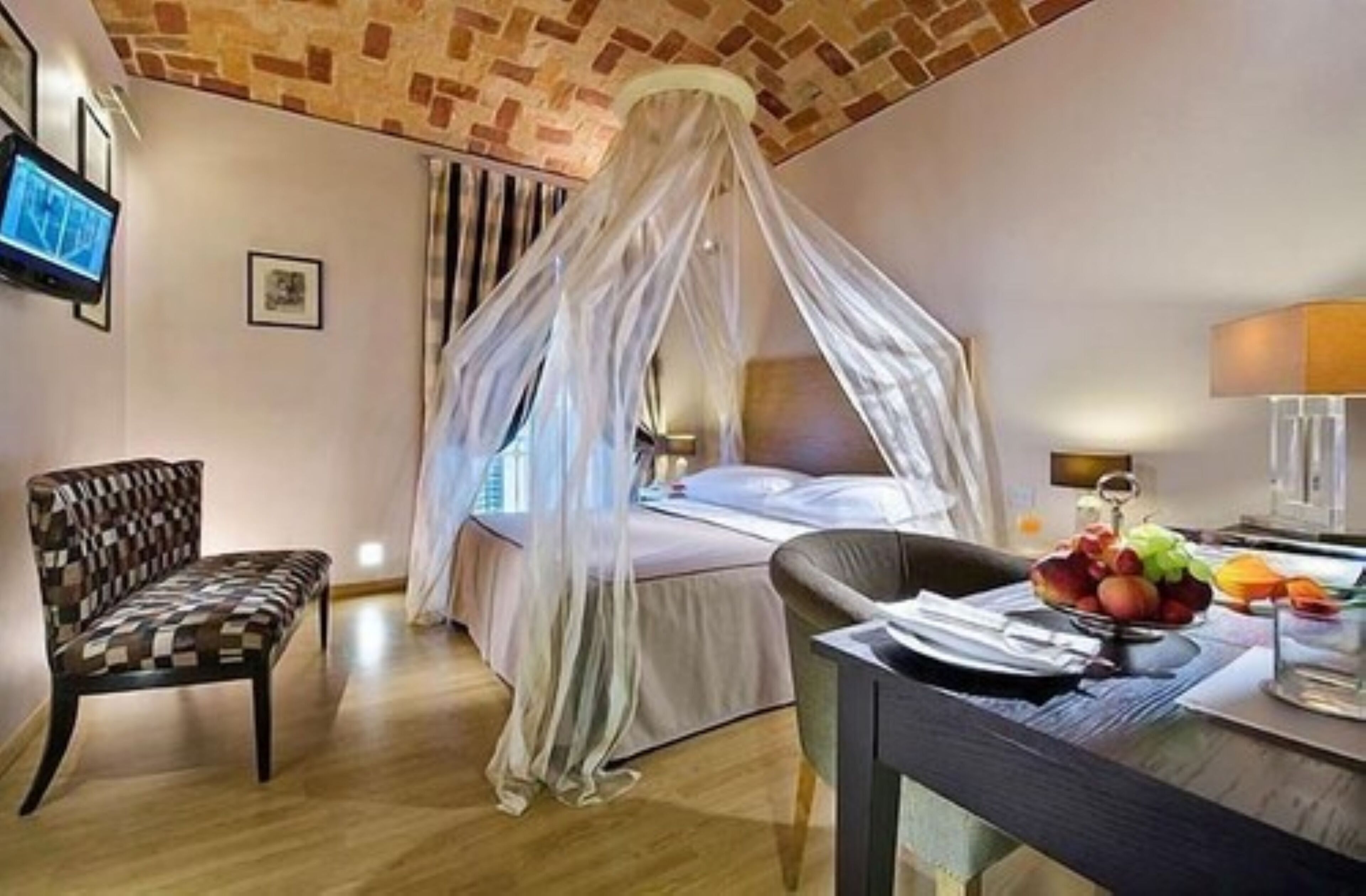 Junior-Suite, Whirlpool | Allergikerbettwaren, Daunenbettdecken, Minibar, Zimmersafe