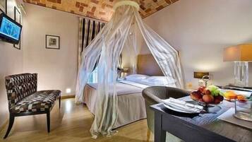 Junior Suite, Jetted Tub | Hypo-allergenic bedding, down duvets, minibar, in-room safe