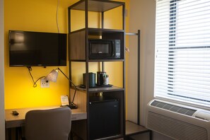 Twin Room, 2 Single Beds, Refrigerator & Microwave | Mini fridge
