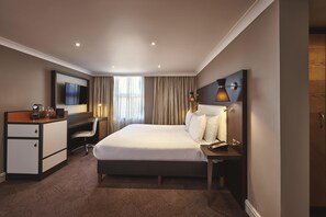Junior Suite, 1 King Bed | Hypo-allergenic bedding, in-room safe, desk, laptop workspace - DoubleTree by Hilton London - Ealing Hotel (London)