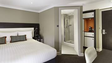 Room, 1 Queen Bed, Accessible | Hypo-allergenic bedding, in-room safe, desk, laptop workspace
