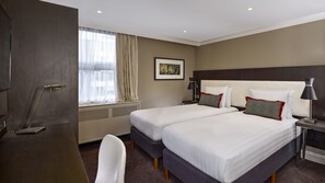 Hypo-allergenic bedding, in-room safe, desk, laptop workspace - DoubleTree by Hilton London - Ealing Hotel (London)
