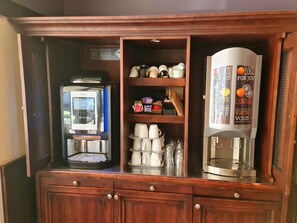 Petit déjeuner buffet servi tous les jours en supplément