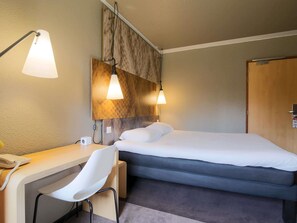 Desk, blackout curtains, soundproofing, free cots/infant beds - Hôtel ibis Montauban (Montauban)