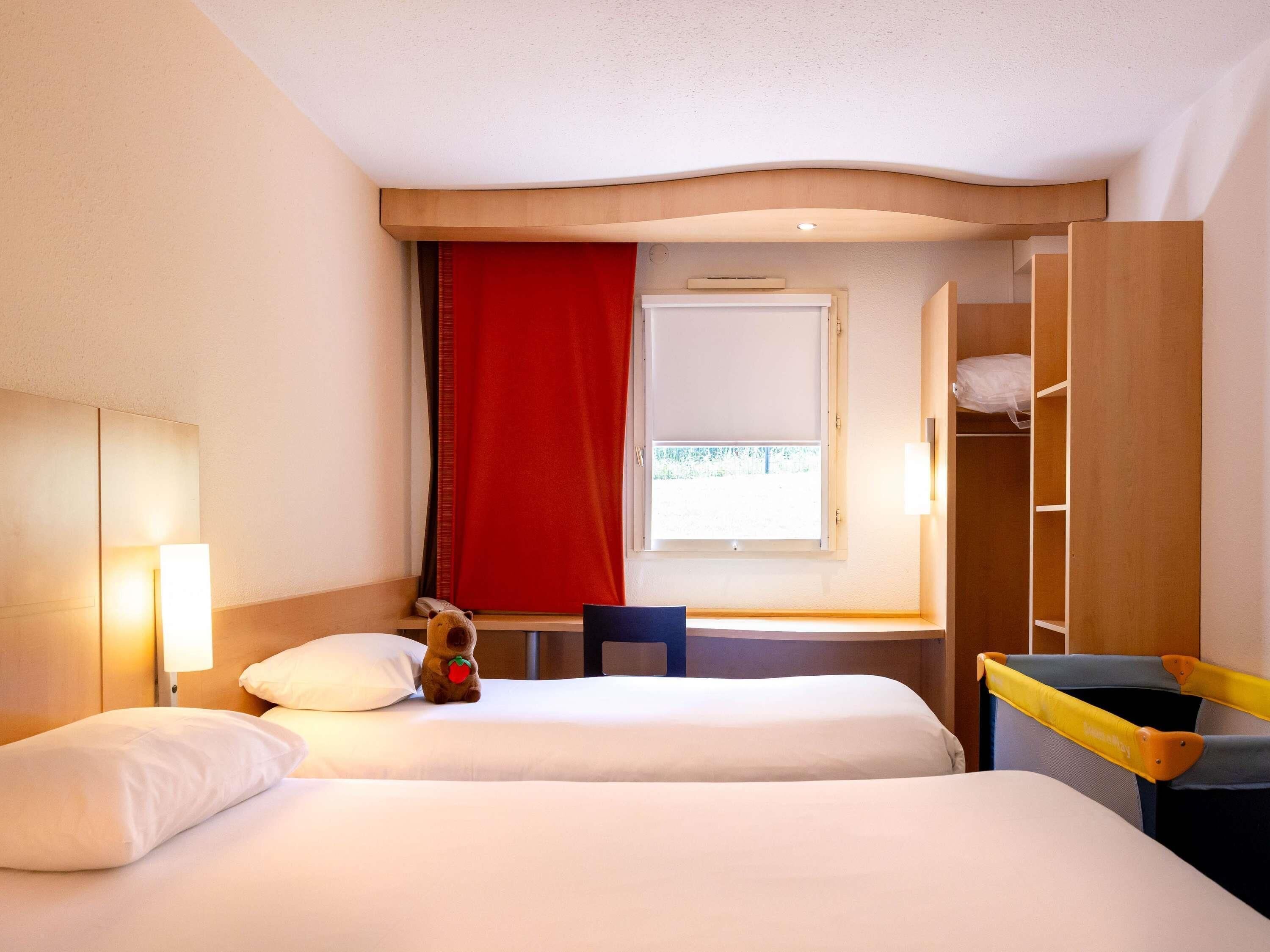 Standard Room, Multiple Beds | Desk, blackout drapes, soundproofing, free cribs/infant beds