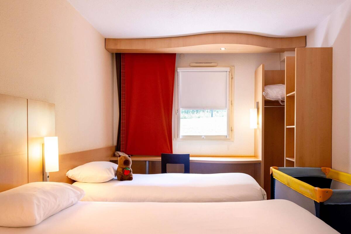 Standard Room, Multiple Beds | Desk, blackout curtains, soundproofing, free cots/infant beds