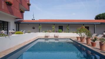 Seasonal outdoor pool, open 10:00 AM to 10:00 PM, pool umbrellas