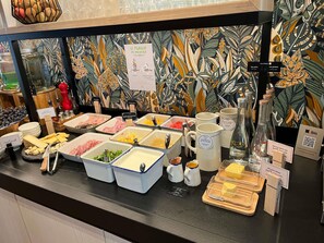 Petit déjeuner, déjeuner et dßner servis sur place