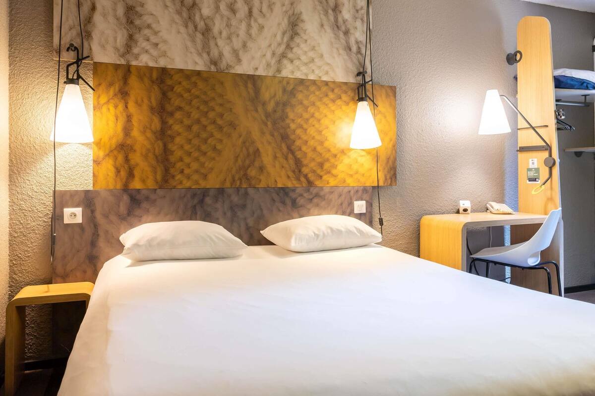 Standard Room, 1 Double Bed | Desk, blackout curtains, soundproofing, free cots/infant beds