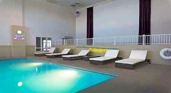 Indoor pool, pool loungers