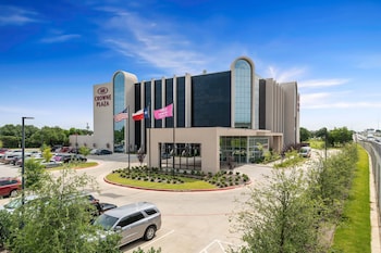 Crowne Plaza Suites Arlington by IHG